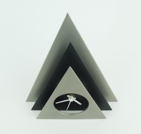 Image 1 of Hervorragende 1980S Tischuhr Schwarz und Silber Grau Metall Postmoderner Stil