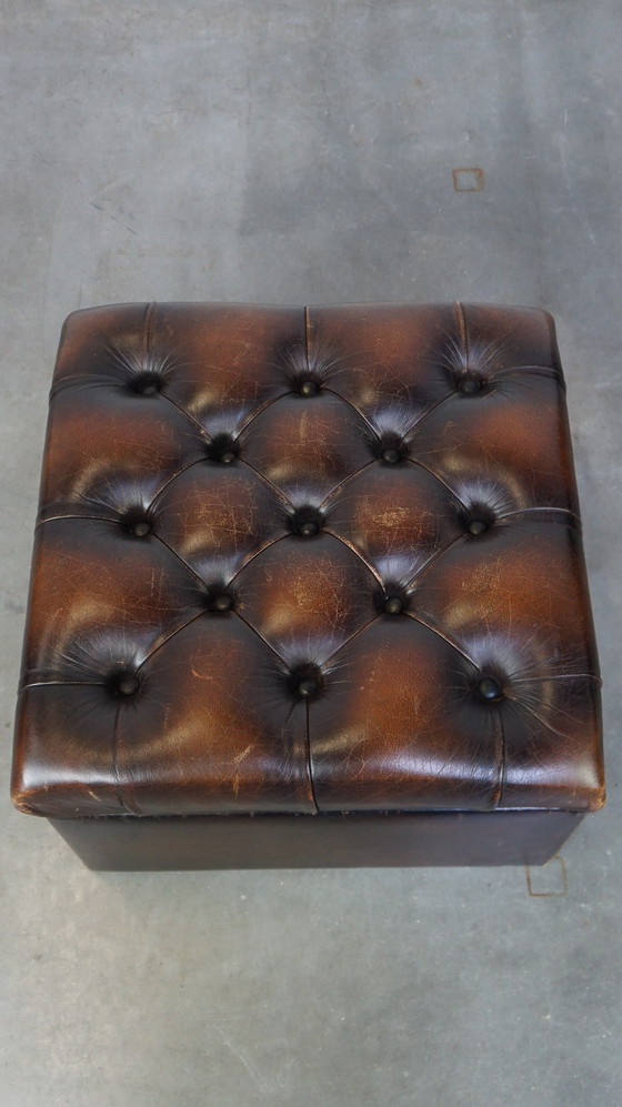 Image 1 of Chesterfield-Ottomane/Hocker aus dunkelbraunem Rindsleder mit Staufach