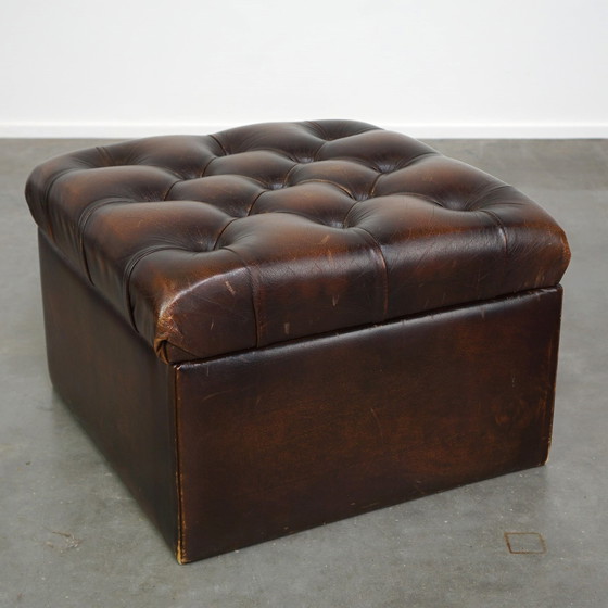 Image 1 of Chesterfield-Ottomane/Hocker aus dunkelbraunem Rindsleder mit Staufach