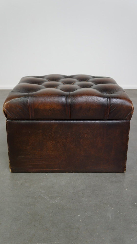 Image 1 of Chesterfield-Ottomane/Hocker aus dunkelbraunem Rindsleder mit Staufach