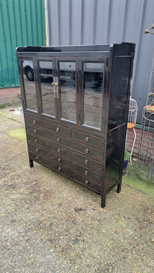 Antike orientalische Kommode, Apotheker Kabinett, Display Cabinet, Geschirr Kabinett Dim. 126 X 37Cm und 157Cm hoch.