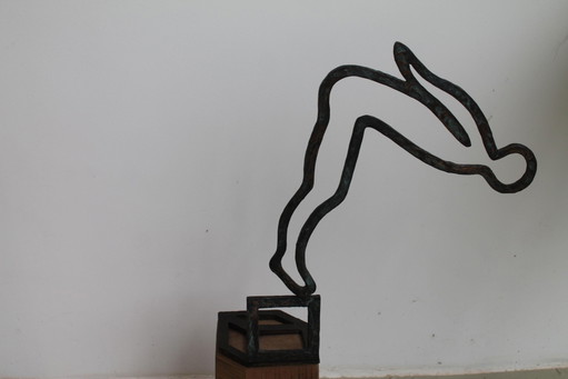 Der Sprung - Elly de Jong – beeldhouwkunst, Modern (photo 2 of 4)