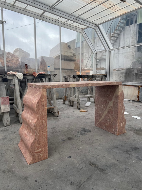 Image 1 of Skulpturaler Schreibtisch / Konsolentisch aus Travertinstein