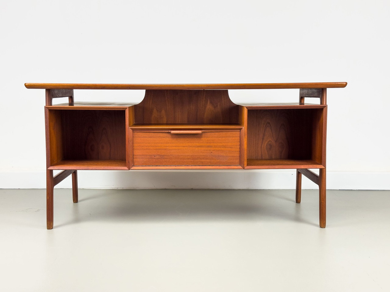 Omann jun desk 75 discount