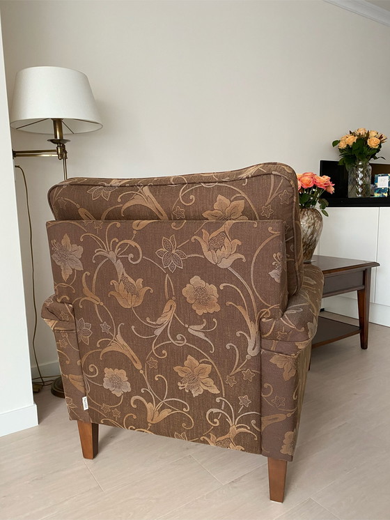 Image 1 of Designstuhl braun mit Aufdruck