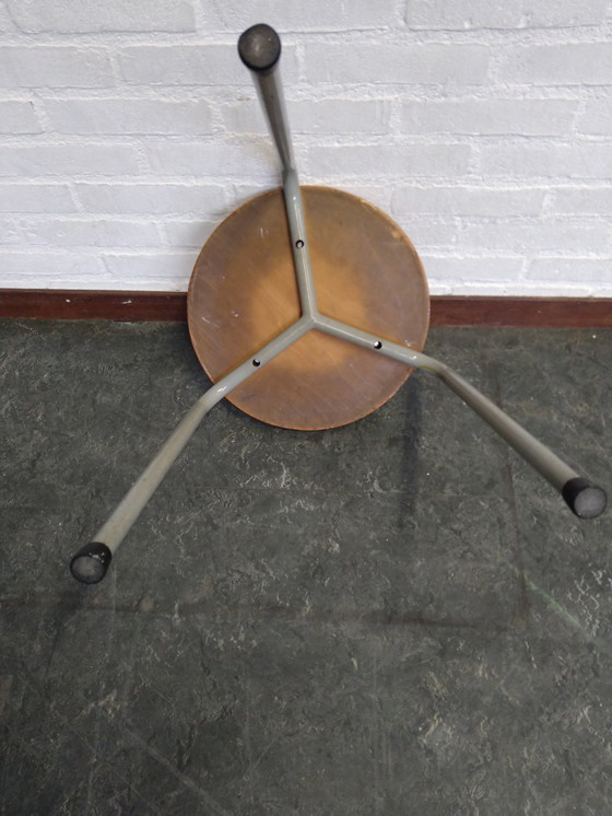 Image 1 of Industrieller Vintage-Hocker mit Holzsitz