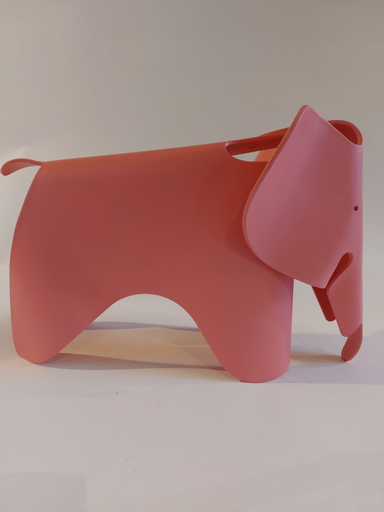 Image 1 of Schöner Hocker in Form eines Elefanten (im gleichen Stil wie Elephant von Eames)