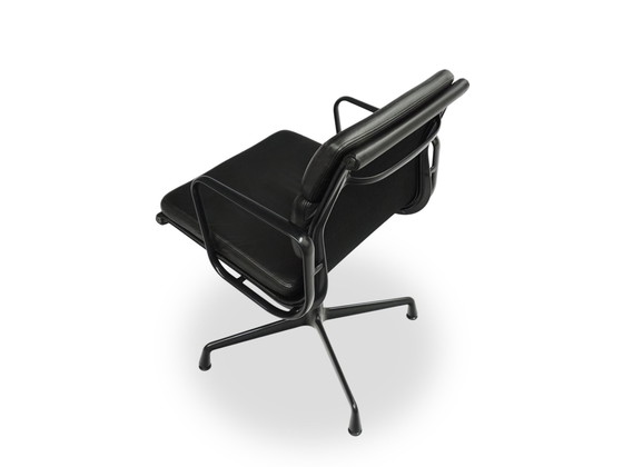 Image 1 of Vitra Ea 208 Soft Pad Drehbar Leder Schwarz | Eames Alu Chair