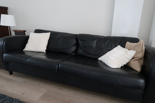 Schwarzes Ledersofa