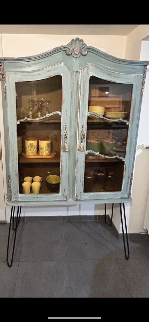 Urban Green Vintage Vitrine mit schwarzen Metallfüßen