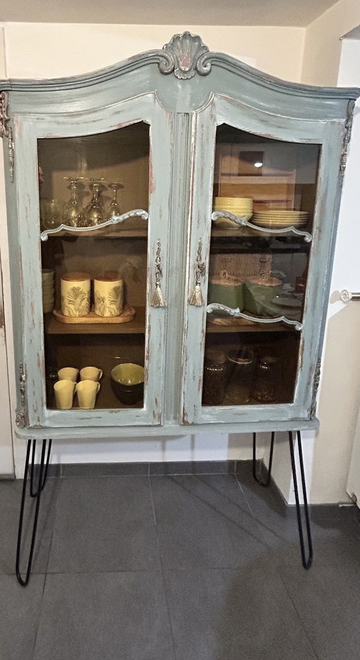 Urban Green Vintage Vitrine mit schwarzen Metallfüßen