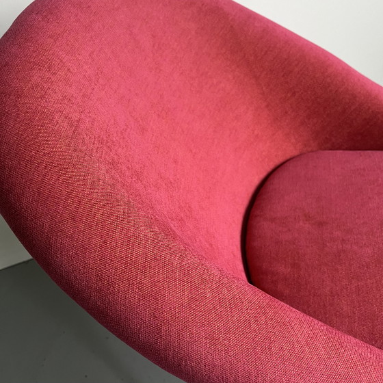 Image 1 of 1970S Lounge Stuhl in Rosa Stoff mit schwarzen Metallbeinen