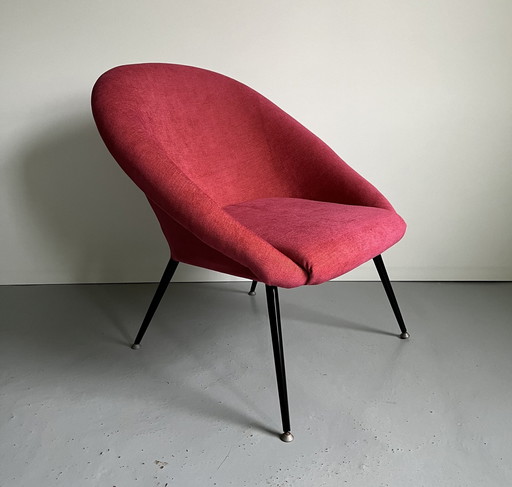 1970S Lounge Stuhl in Rosa Stoff mit schwarzen Metallbeinen