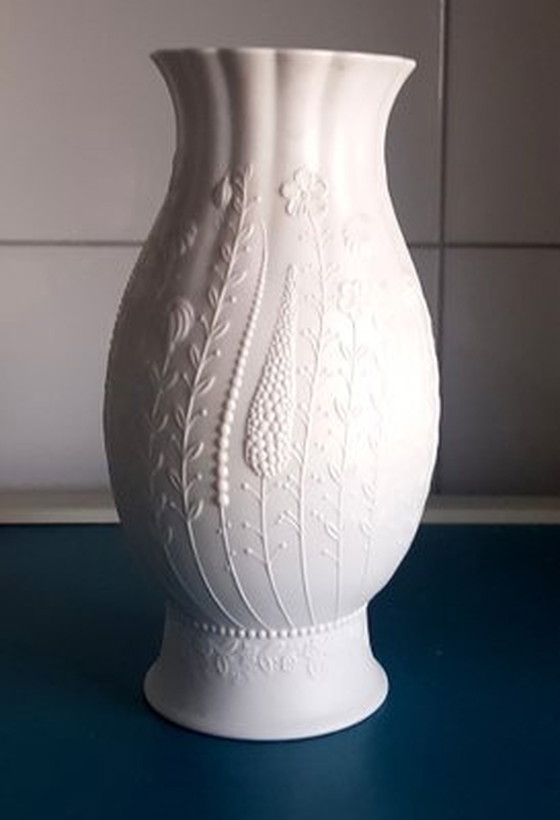 Image 1 of Blumenvase aus Bisquit-Porzellan von Martin Freyer für Kaiser Porzellan