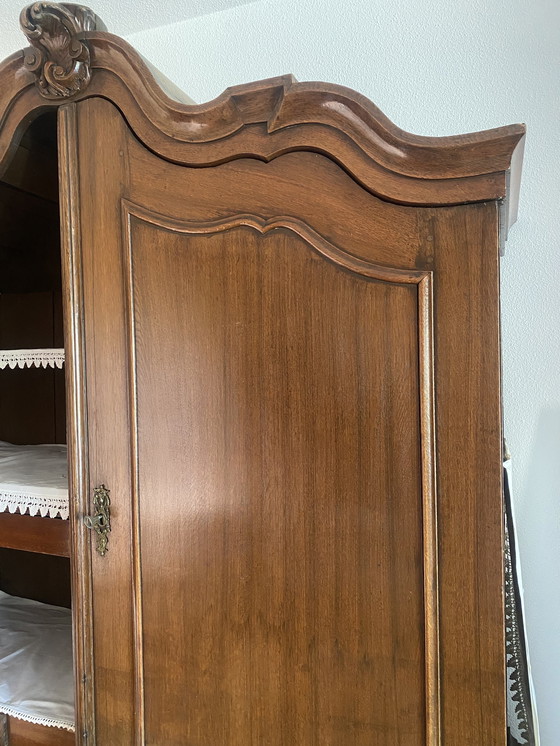 Image 1 of Klassischer Schrank Wappenschrank