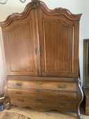 Klassischer Schrank Wappenschrank