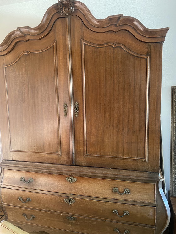 Image 1 of Klassischer Schrank Wappenschrank