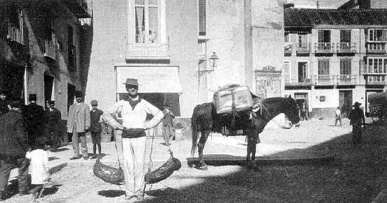 Image 1 of Glasierter Keramikteller mit Cenachero von Hermanos Morillo