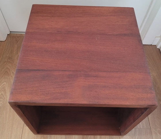 Image 1 of Schöner Würfel aus massivem Teakholz 40 x 40 cm