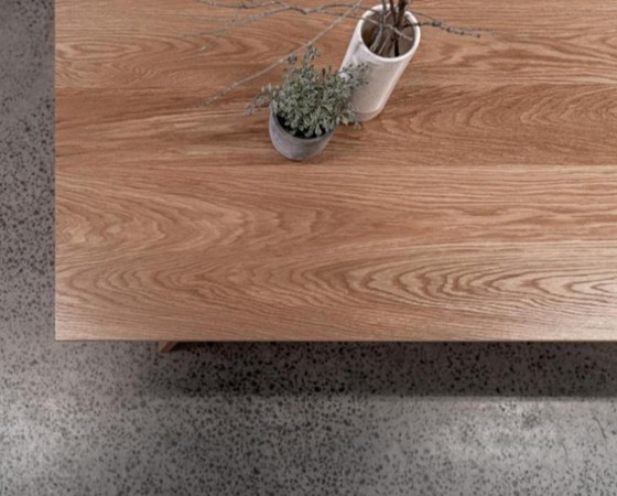 Image 1 of Maßgeschneiderter Designtisch aus Eichenholz