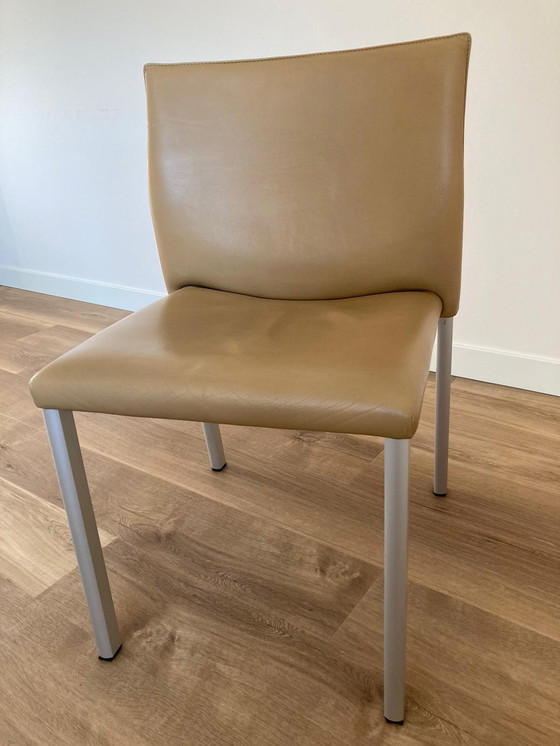 Image 1 of 6 Leolux Myto Esszimmerstühle aus Leder Sand