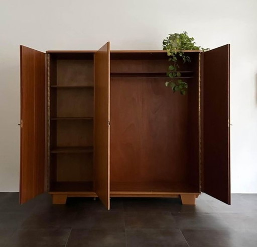 Mid Century Garderobe