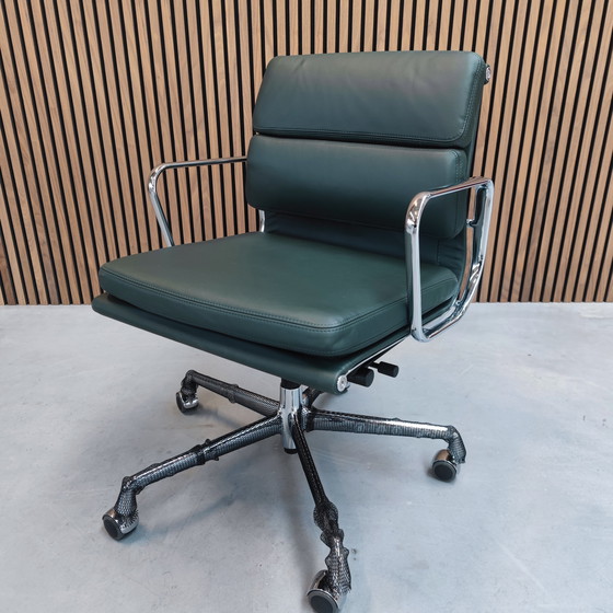 Image 1 of Vitra Eames EA 217