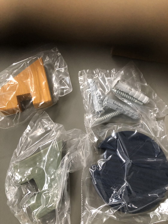 Image 1 of Tolle Kunst-Garderobenhaken aus Holz „Dado“ pro 3 Stück