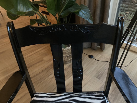 Image 1 of Schwarzer Stuhl mit Zebradruck Sitz