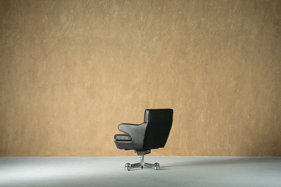 Image 1 of Schwarzer Ledersessel auf Rädern, Italien, 1970er Jahre