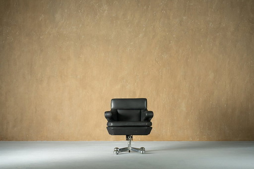 Schwarzer Ledersessel auf Rädern, Italien, 1970er Jahre