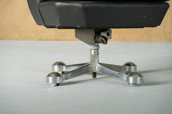 Image 1 of Schwarzer Ledersessel auf Rädern, Italien, 1970er Jahre