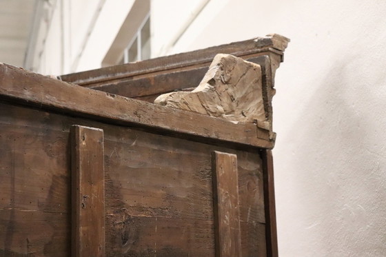 Image 1 of Antiker Kleiderschrank aus massivem Nussbaumholz, spätes 17.