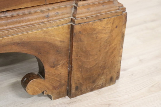 Image 1 of Antiker Kleiderschrank aus massivem Nussbaumholz, spätes 17.