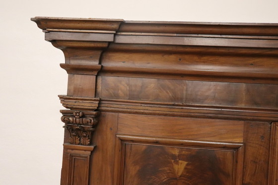 Image 1 of Antiker Kleiderschrank aus massivem Nussbaumholz, spätes 17.