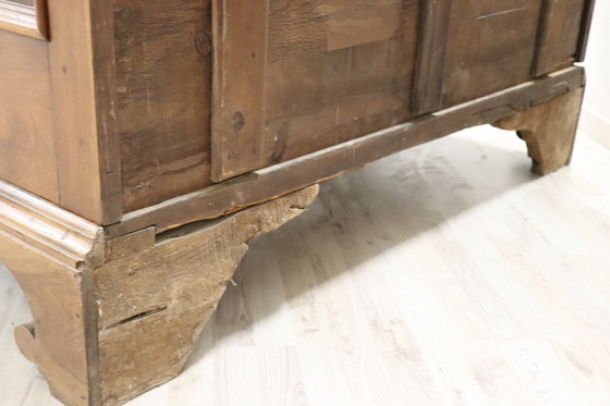 Image 1 of Antiker Kleiderschrank aus massivem Nussbaumholz, spätes 17.
