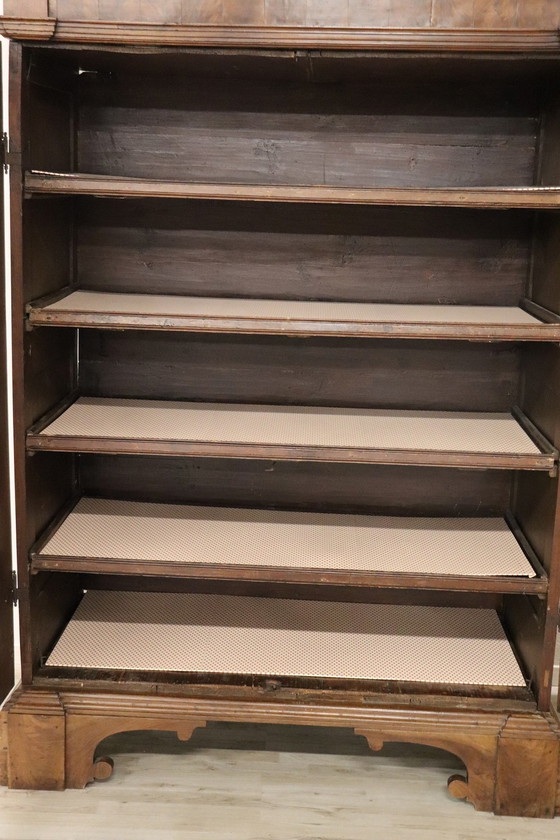 Image 1 of Antiker Kleiderschrank aus massivem Nussbaumholz, spätes 17.