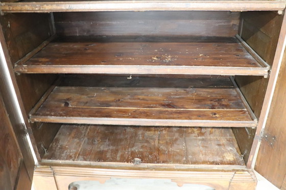 Image 1 of Antiker Kleiderschrank aus massivem Nussbaumholz, spätes 17.