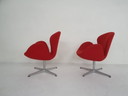 2 Swan-Sessel von Arne Jacobsen für Fritz Hansen.