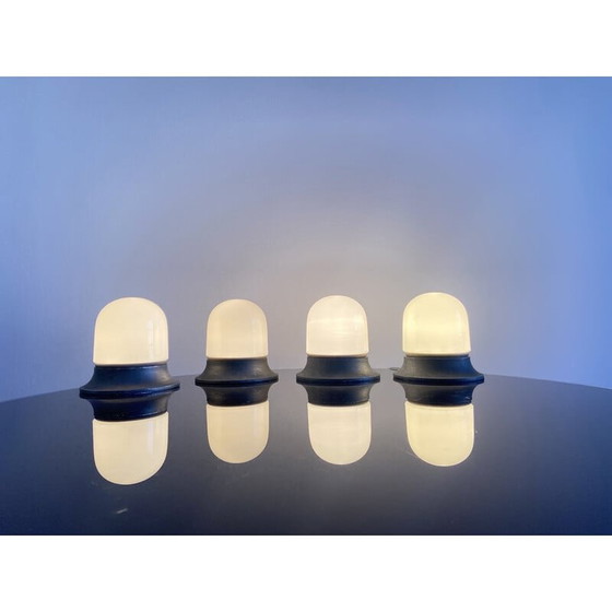 Image 1 of Artemide-Wandlampen aus Opalglas und Metall, 1970