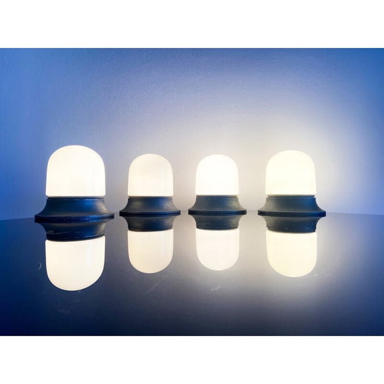 Image 1 of Artemide-Wandlampen aus Opalglas und Metall, 1970