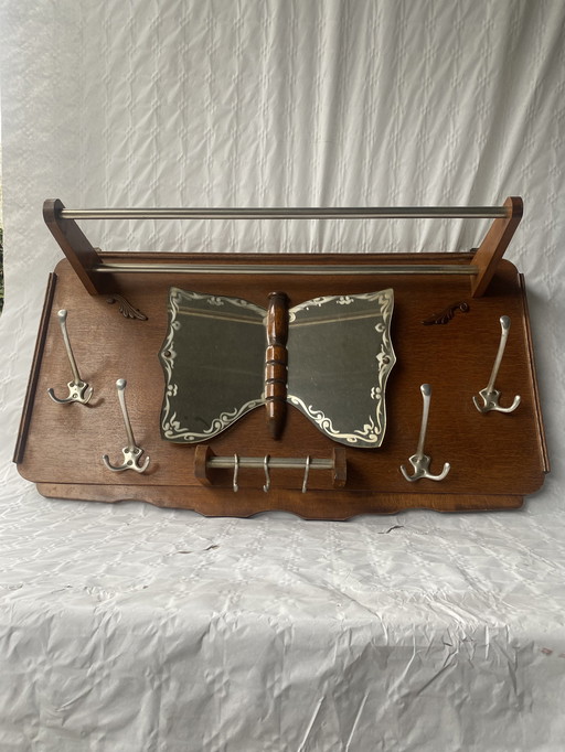 Vintage-Garderobe mit poliertem Spiegel