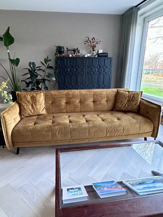 Image 1 of Goldgelbes Samt-Sofa von Basiclabel