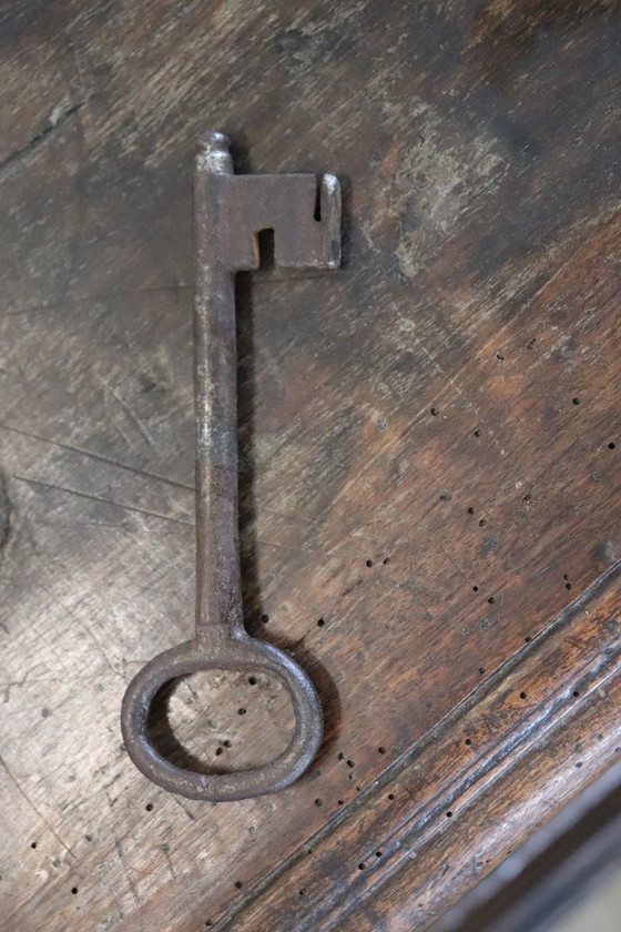 Image 1 of Antike hölzerne Deckentruhe, 17. Jahrhundert