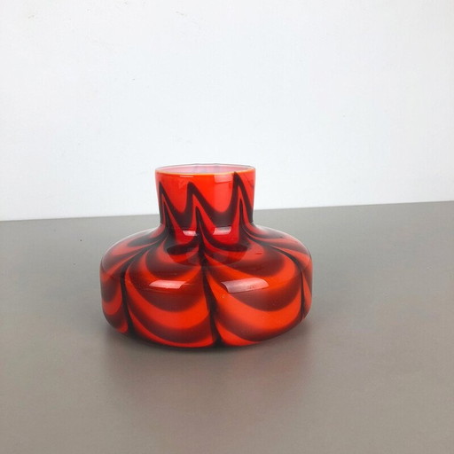 Kleine rote Pop Art Vase Florence aus Opalin