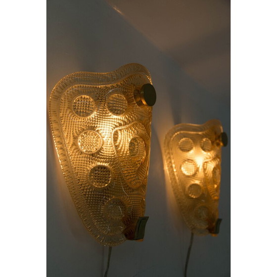Image 1 of Ein Paar Wandleuchten aus dickem Rauchglas mit Relief von Vitrika, Dänemark 1970