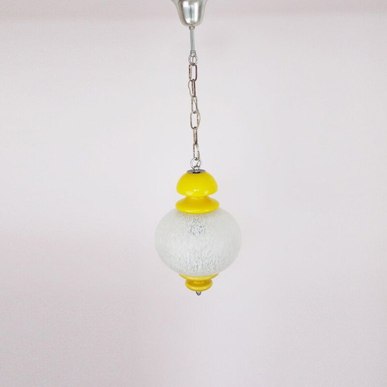 Image 1 of Glasleuchte Mitte Jahrhundert Lemon Opaline dreiteilig 1960