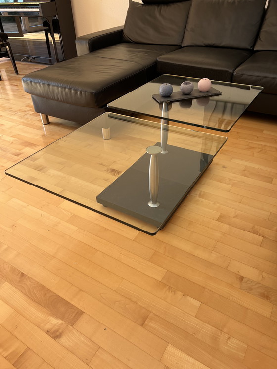 Image 1 of Moderner Couchtisch aus massivem, drehbarem Glas
