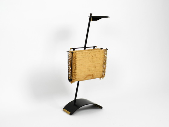 Image 1 of Mid Century Modern Bast Zeitschriftenständer mit schwerem Metallregal