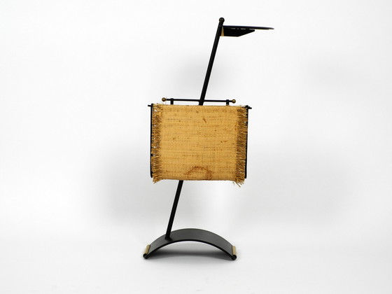 Image 1 of Mid Century Modern Bast Zeitschriftenständer mit schwerem Metallregal